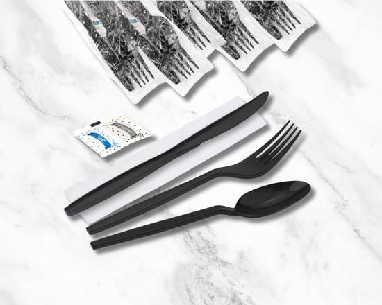Include Utensils / Plastic Cutlery Set.