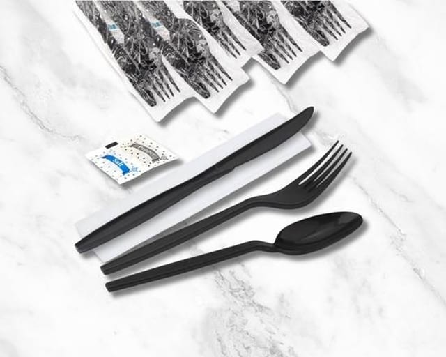 Include Utensils / Plastic Cutlery Set.